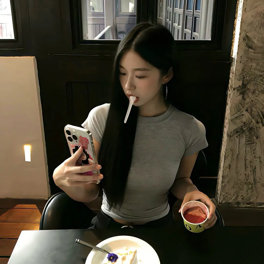 埃舍尔街的红色邮筒